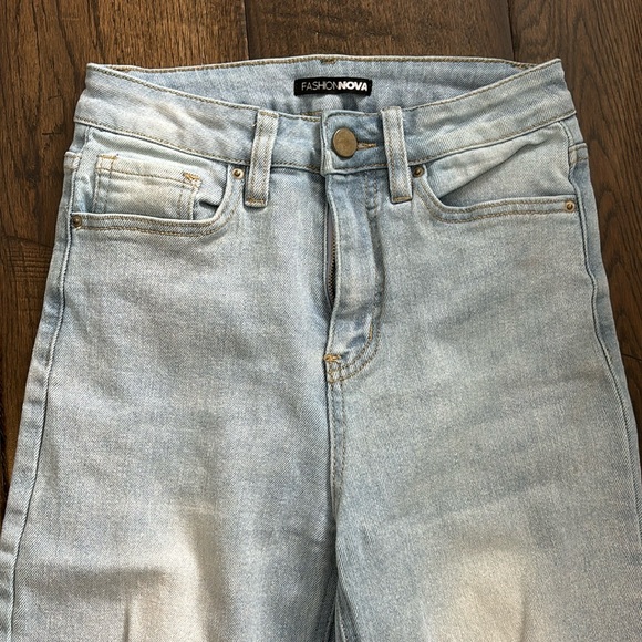 FASHION NOVA JEANS - Picture 1 of 5
